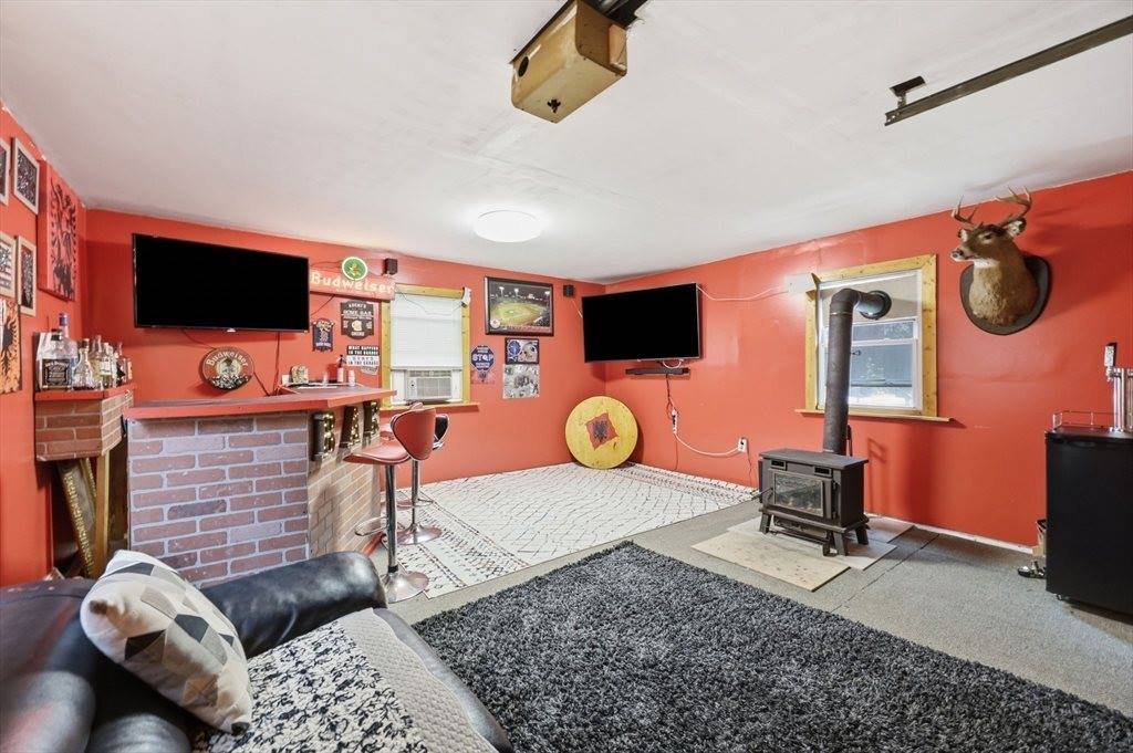 63 Fordham St, Springfield, MA 01104