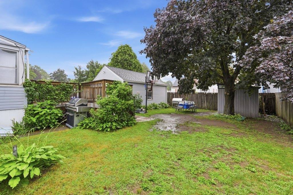 63 Fordham St, Springfield, MA 01104