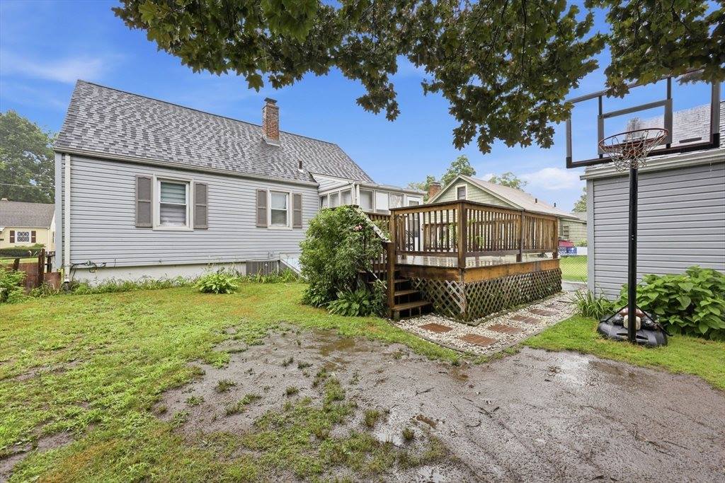 63 Fordham St, Springfield, MA 01104