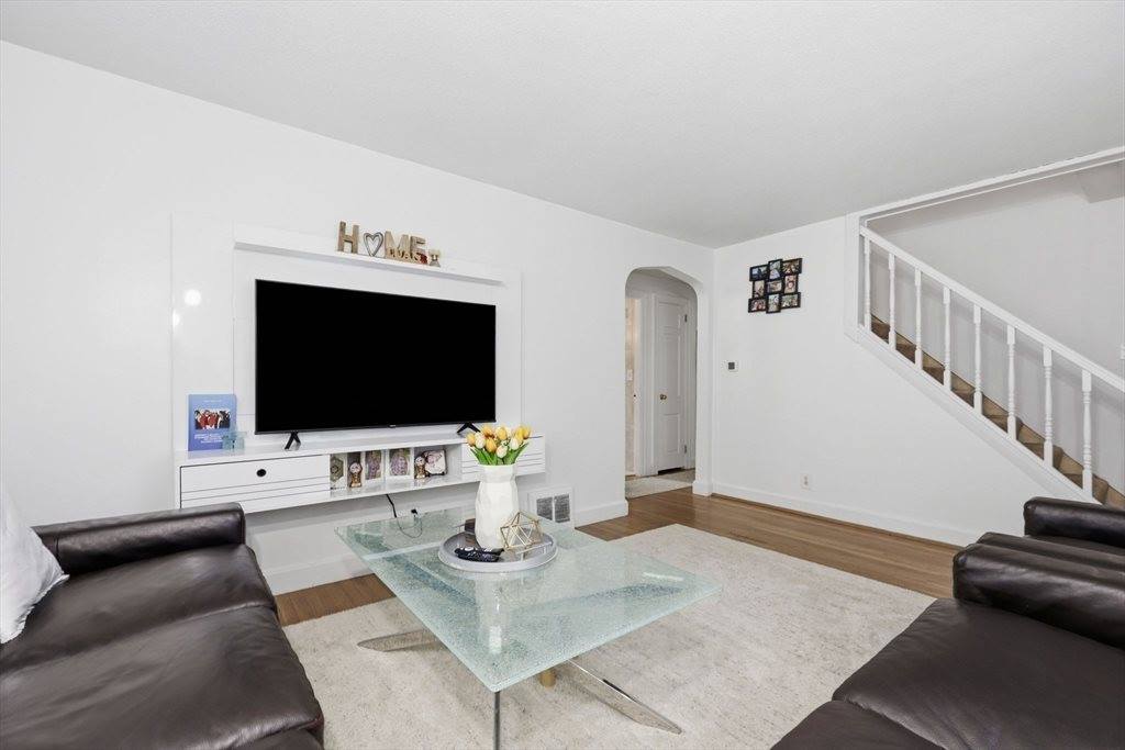 63 Fordham St, Springfield, MA 01104