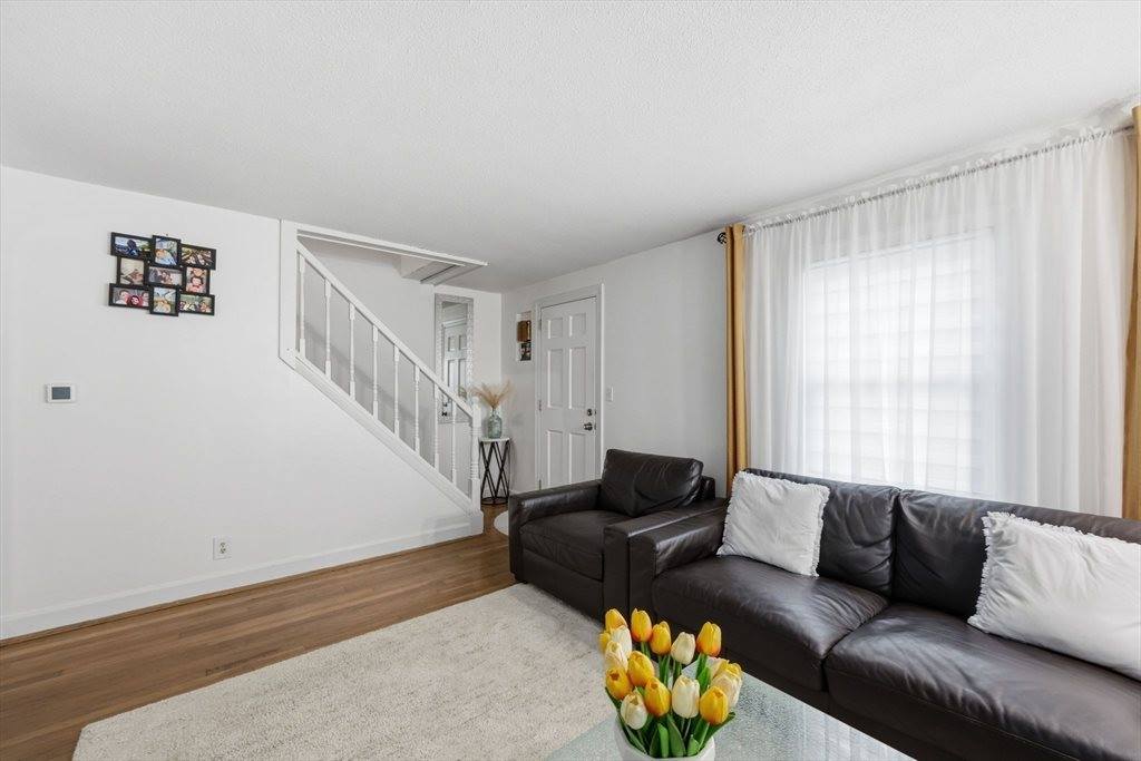 63 Fordham St, Springfield, MA 01104