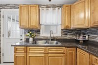 63 Fordham St, Springfield, MA 01104