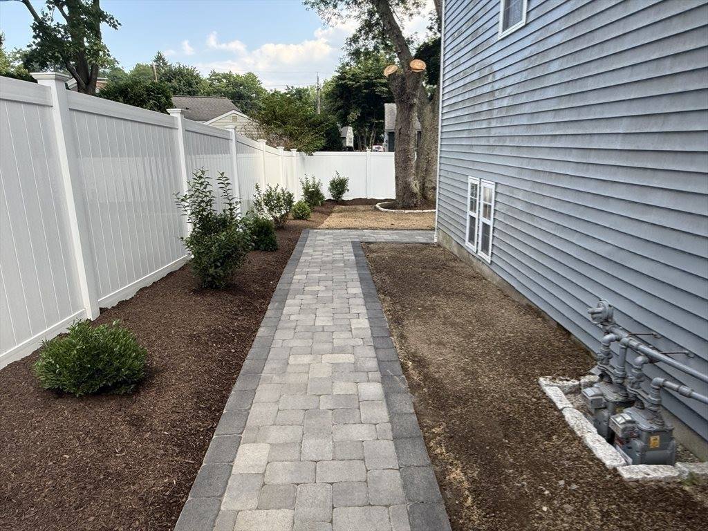 350 South Rd, Bedford, MA 01730