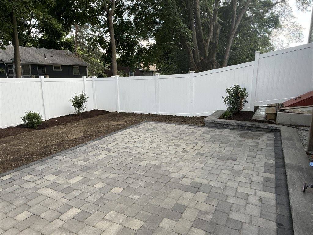 350 South Rd, Bedford, MA 01730