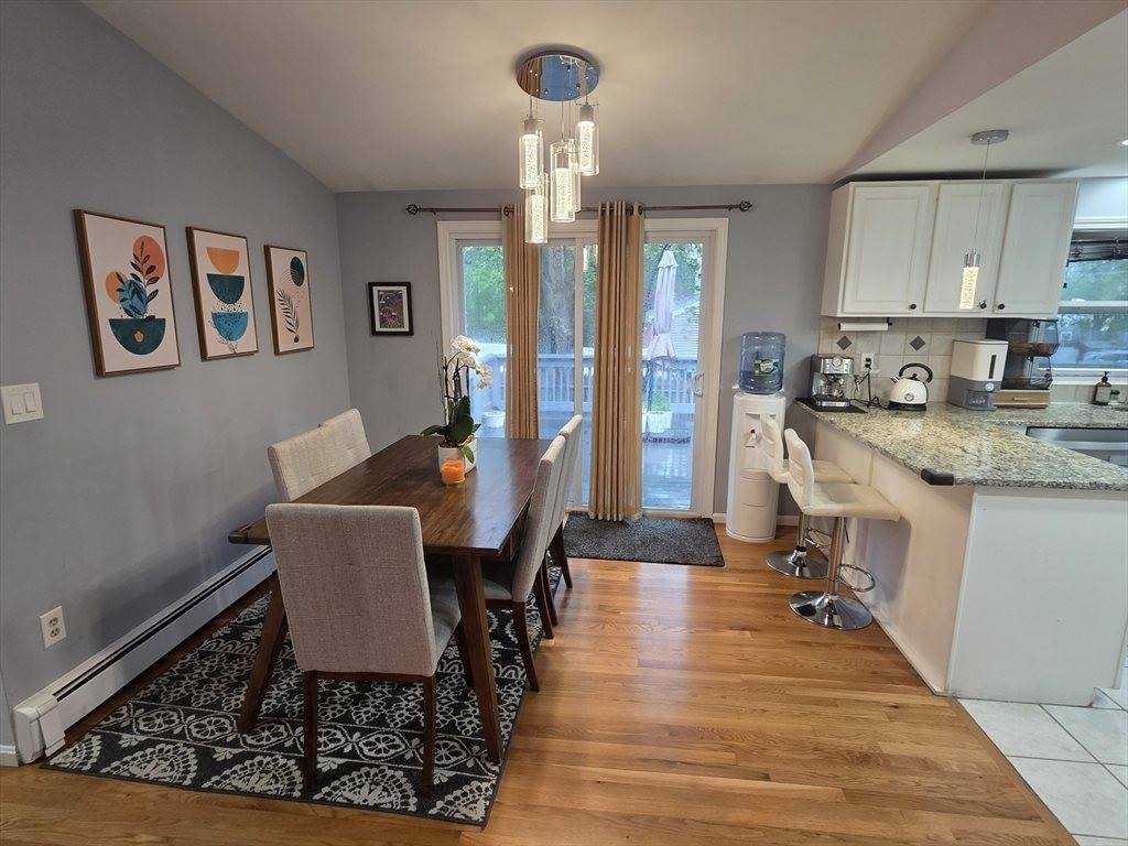1 E Dexter Ave, Woburn, MA 01801