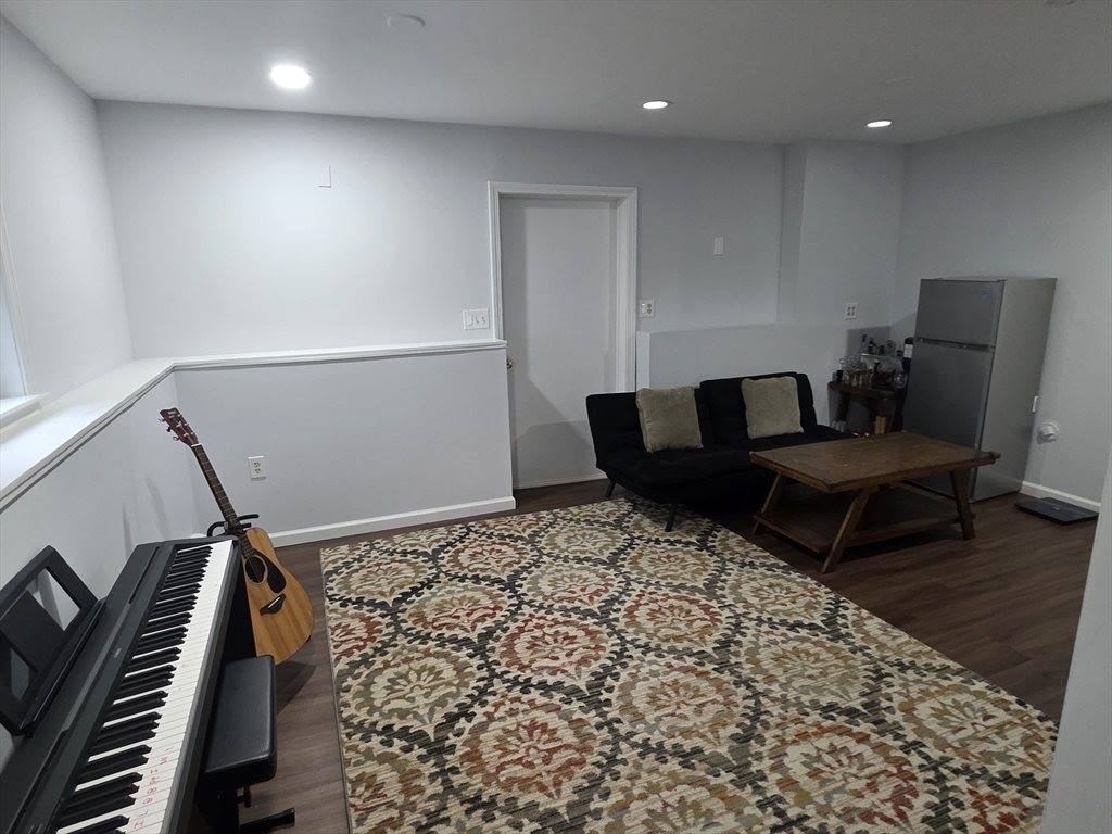 1 E Dexter Ave, Woburn, MA 01801