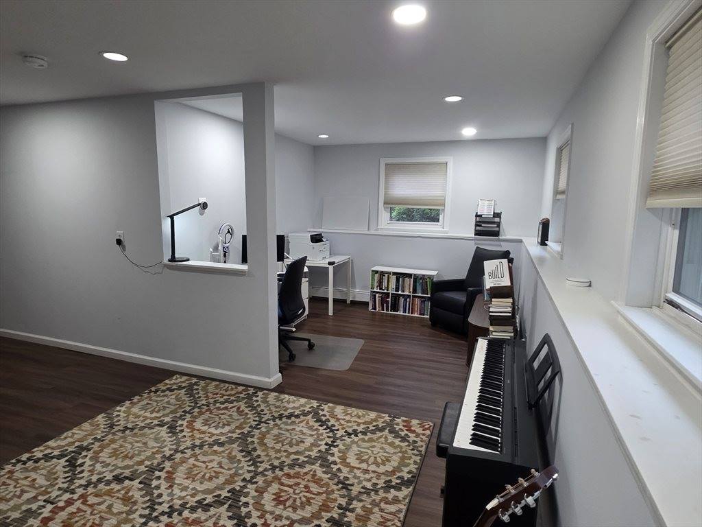 1 E Dexter Ave, Woburn, MA 01801