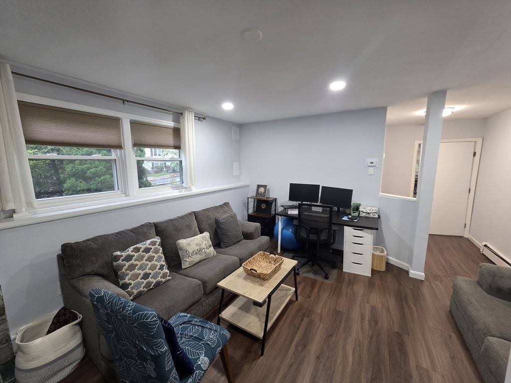 1 E Dexter Ave, Woburn, MA 01801