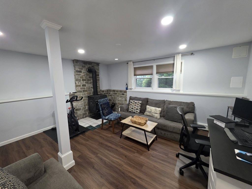 1 E Dexter Ave, Woburn, MA 01801