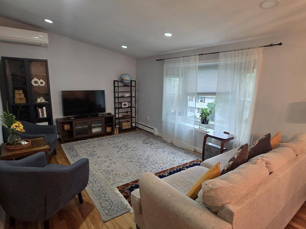 1 E Dexter Ave, Woburn, MA 01801