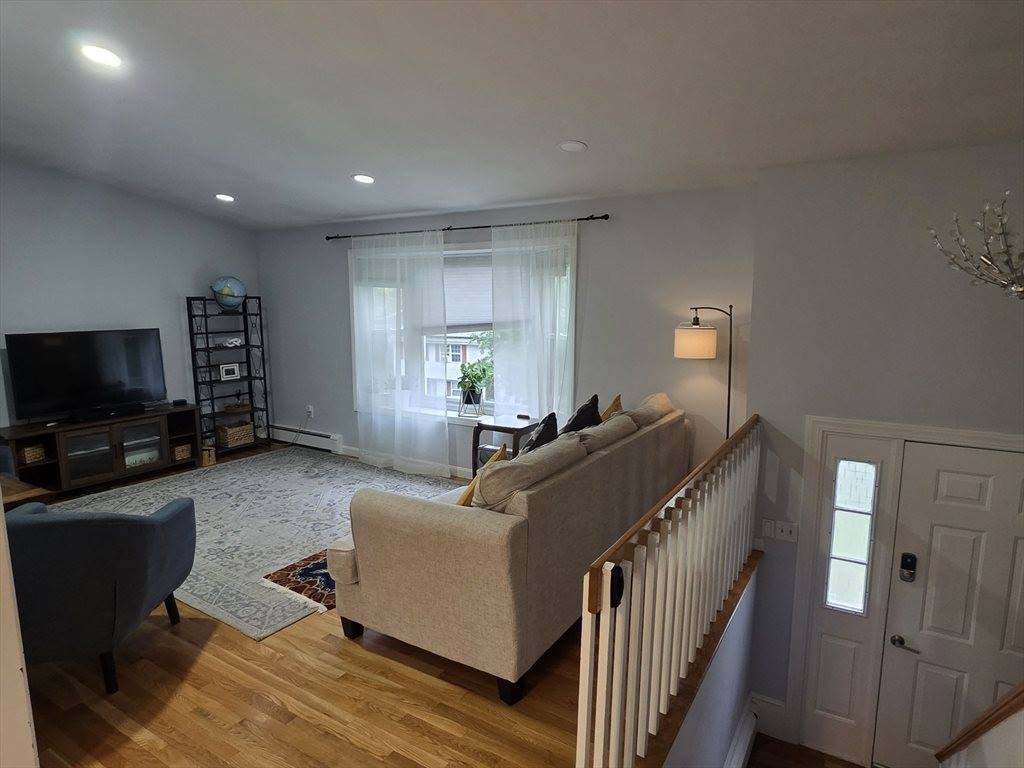1 E Dexter Ave, Woburn, MA 01801