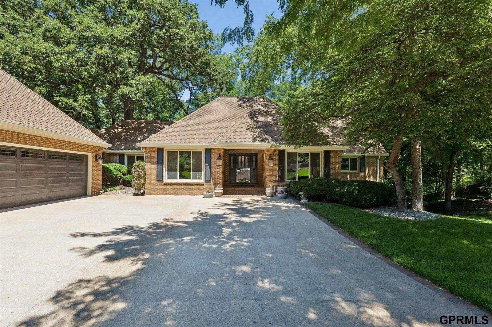 2623 South 96 Circle, Omaha, NE 68124