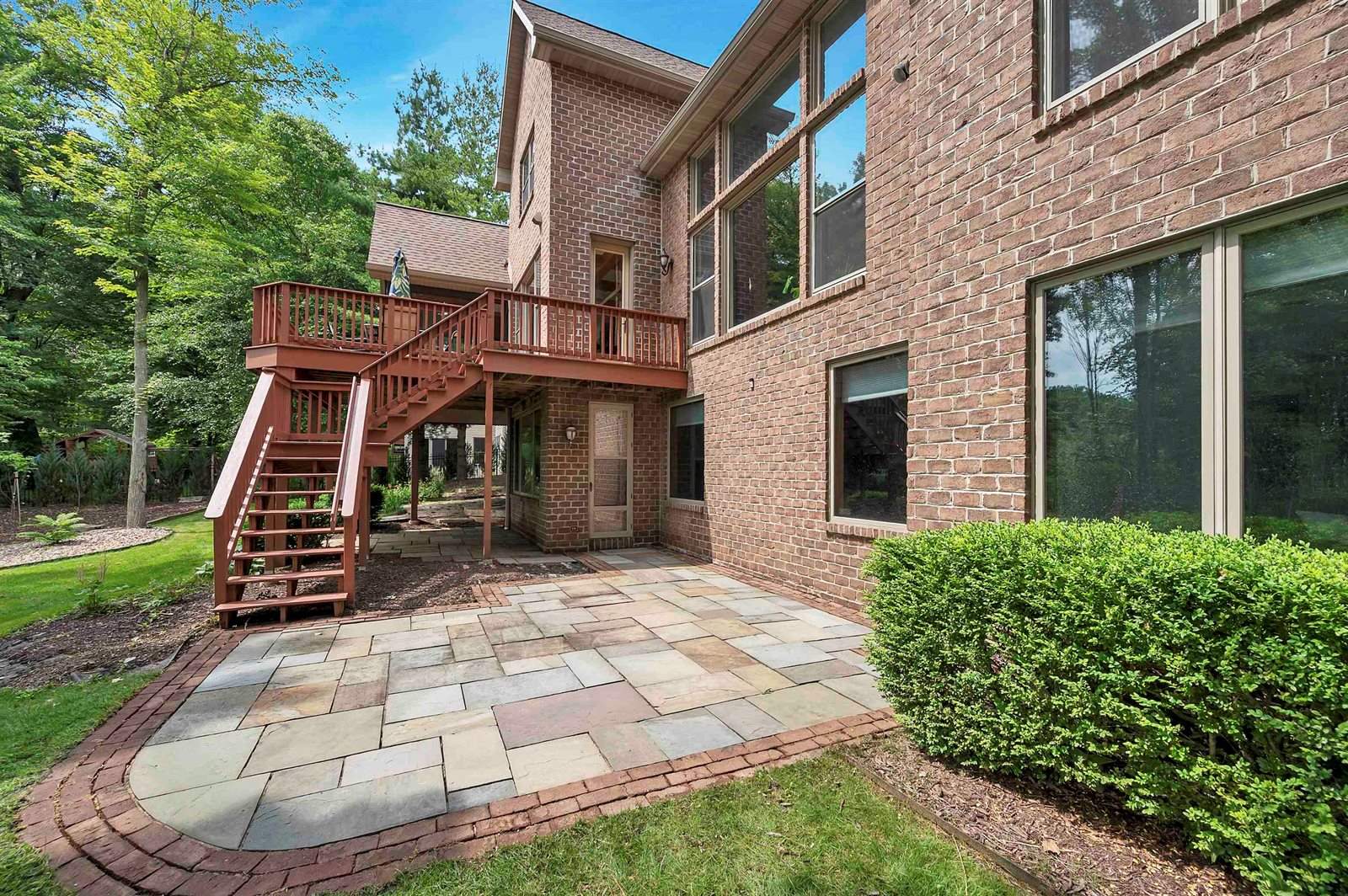 2919 Shelter Creek Court, Green Bay, WI 54313