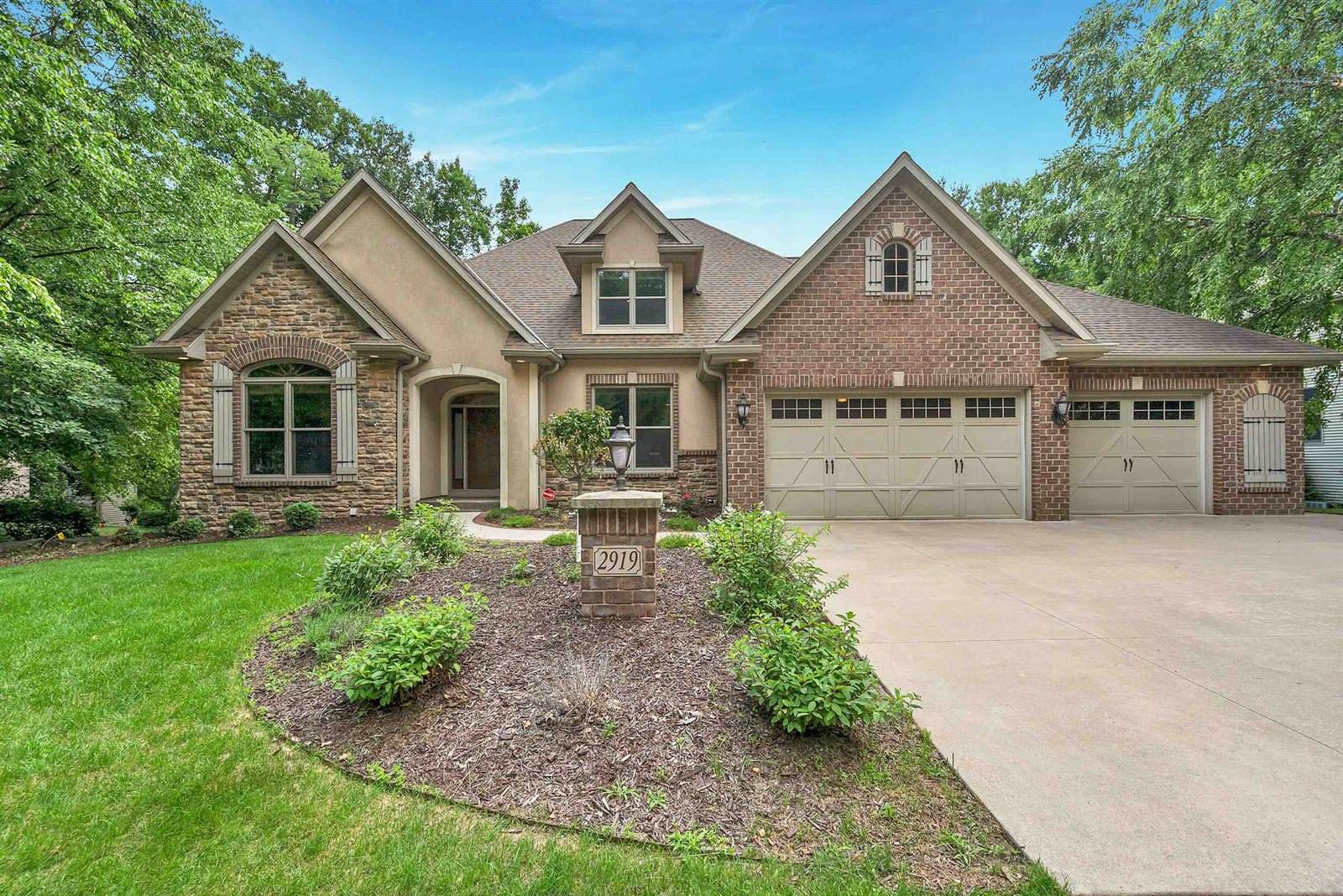 2919 Shelter Creek Court, Green Bay, WI 54313