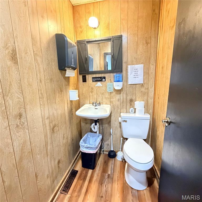 103 East State Road H, Stoutland, MO 65567