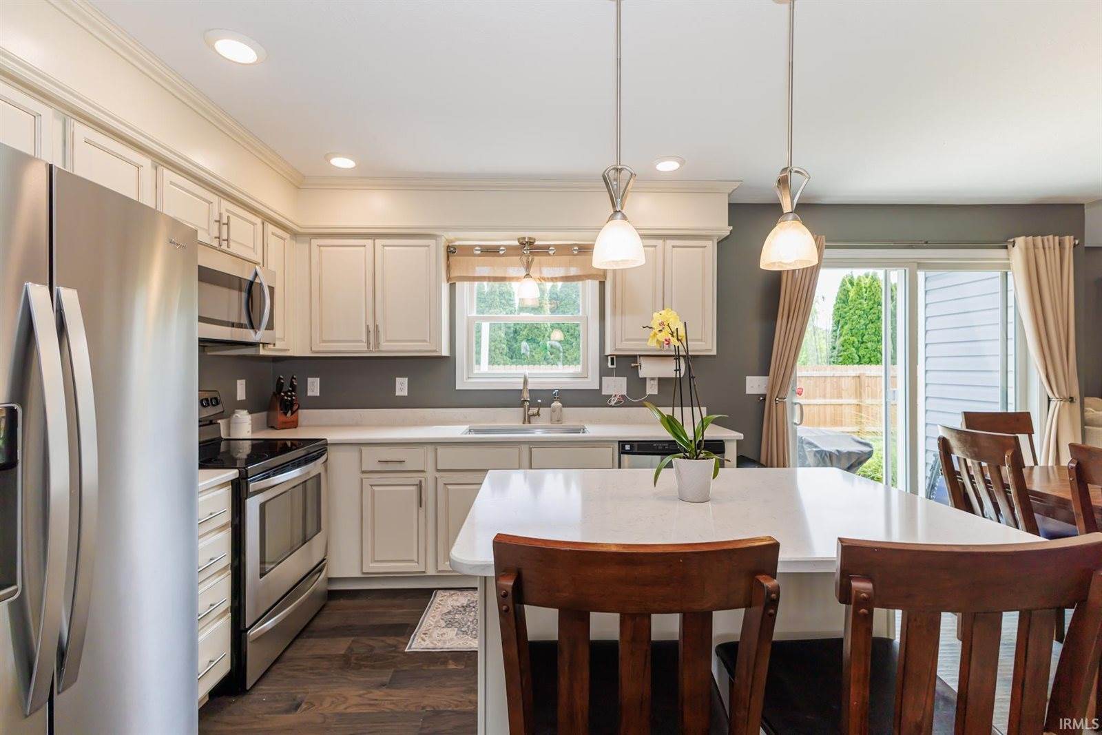 9805 Oak Hammock Drive, Yorktown, IN 47396