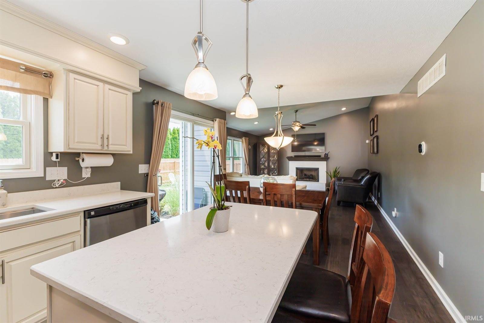 9805 Oak Hammock Drive, Yorktown, IN 47396