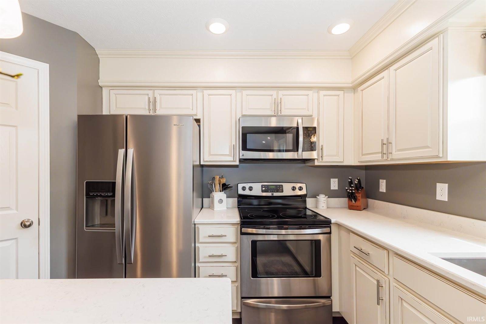 9805 Oak Hammock Drive, Yorktown, IN 47396