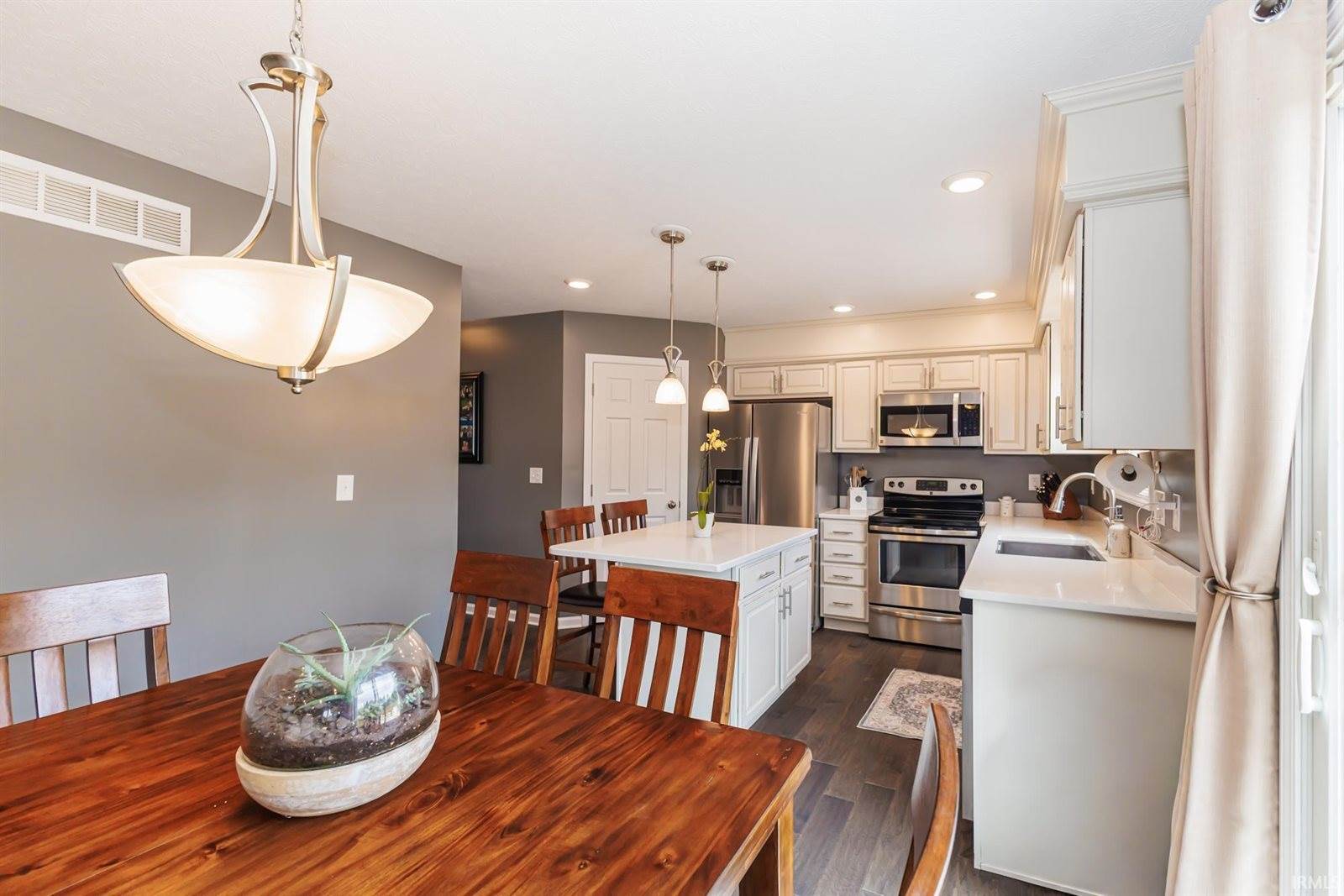 9805 Oak Hammock Drive, Yorktown, IN 47396