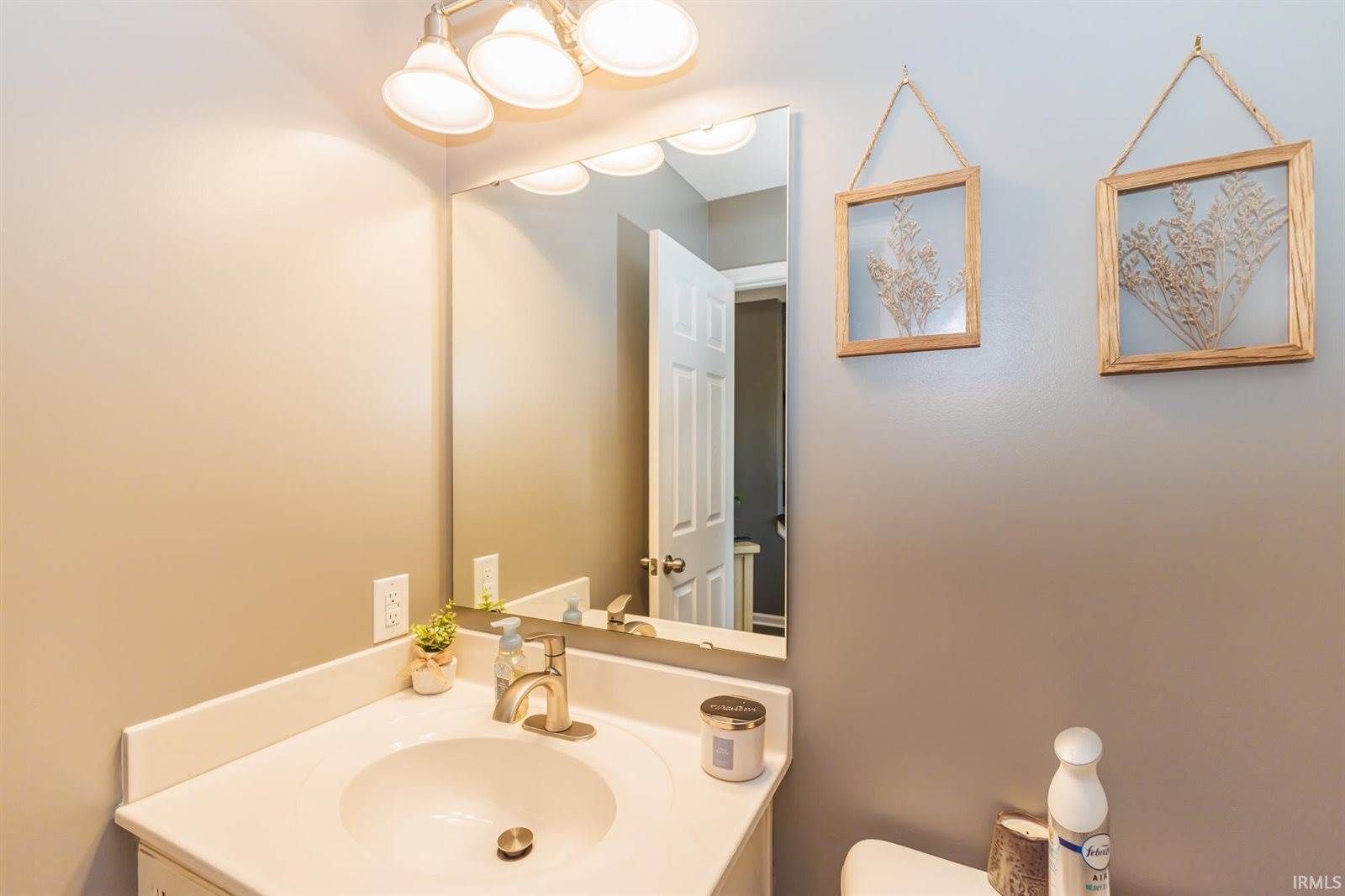 9805 Oak Hammock Drive, Yorktown, IN 47396
