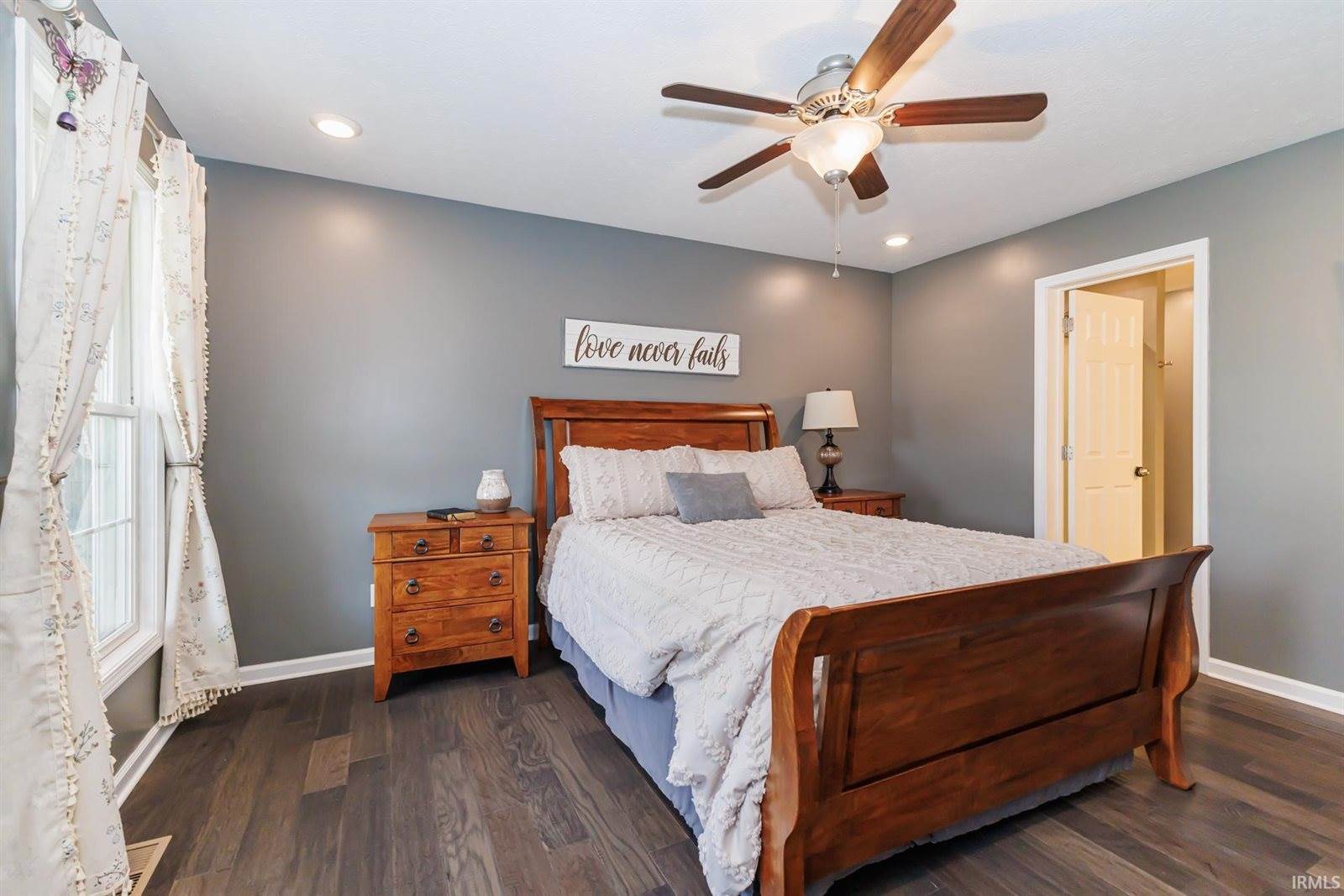 9805 Oak Hammock Drive, Yorktown, IN 47396