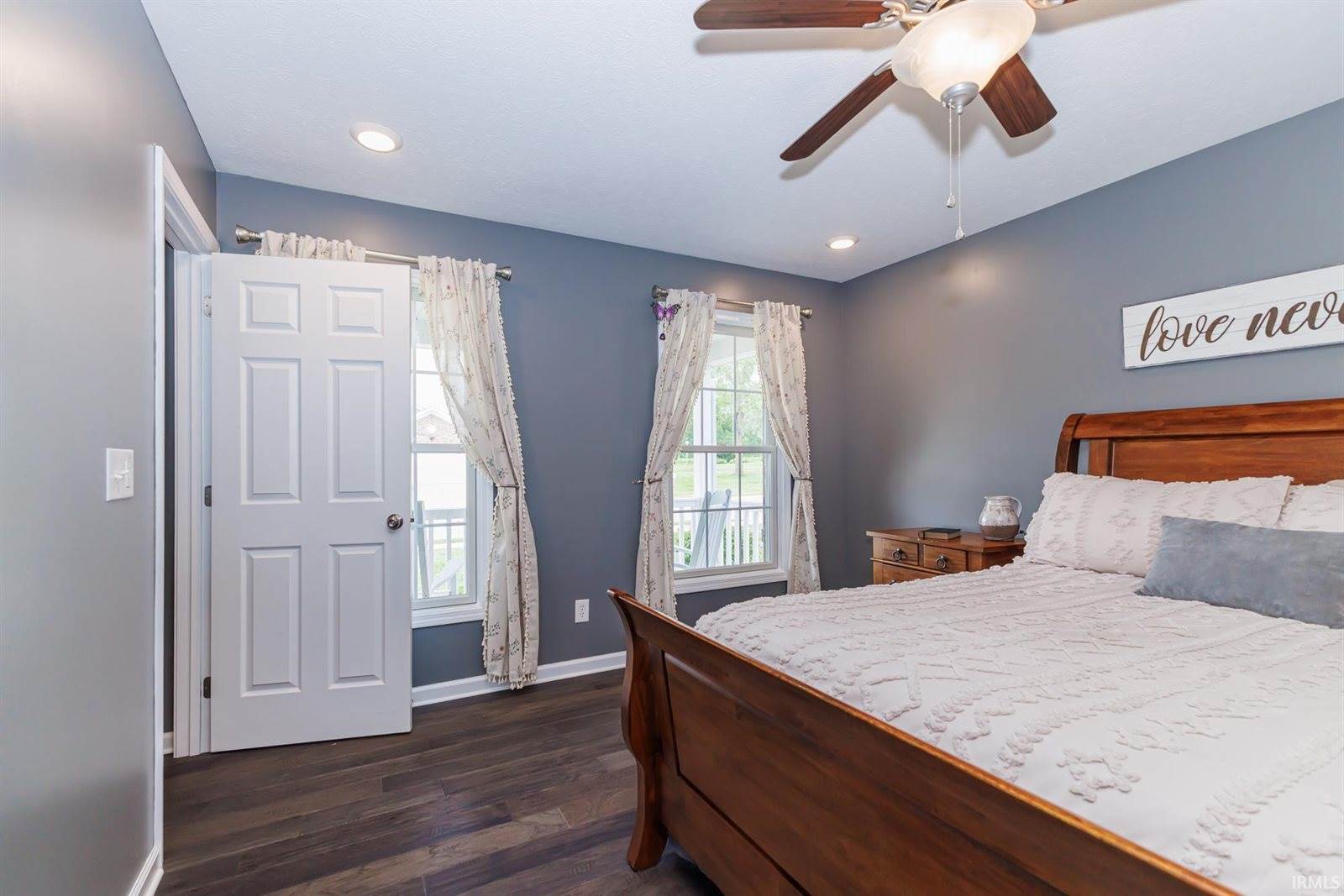 9805 Oak Hammock Drive, Yorktown, IN 47396