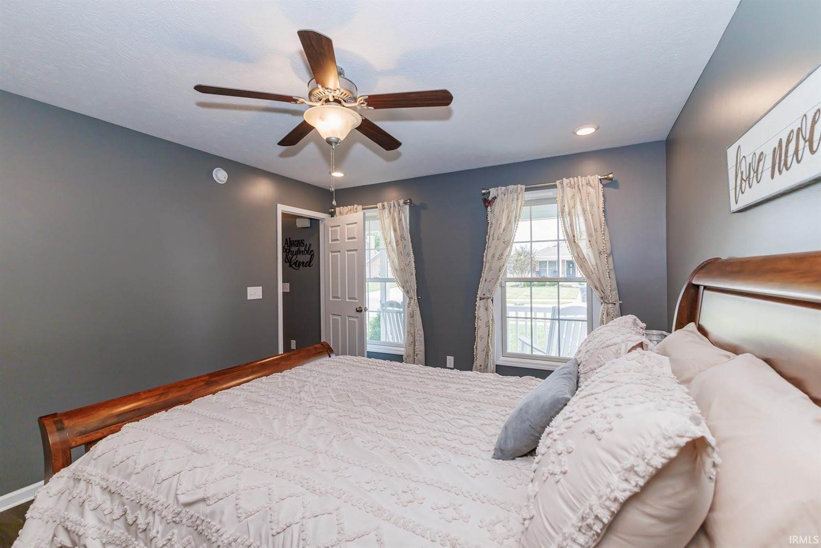 9805 Oak Hammock Drive, Yorktown, IN 47396