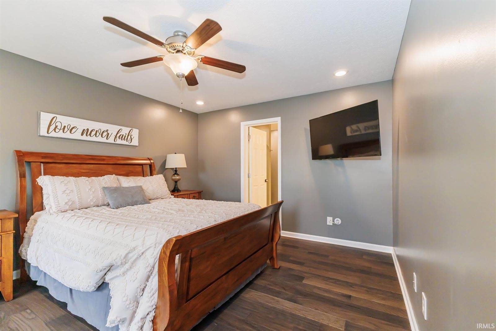 9805 Oak Hammock Drive, Yorktown, IN 47396