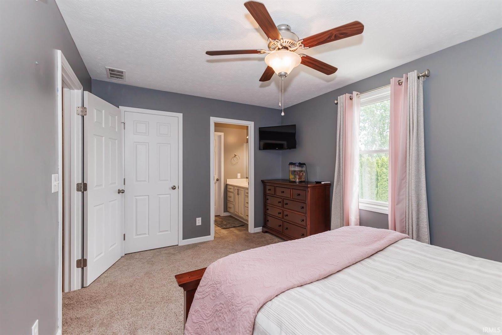 9805 Oak Hammock Drive, Yorktown, IN 47396