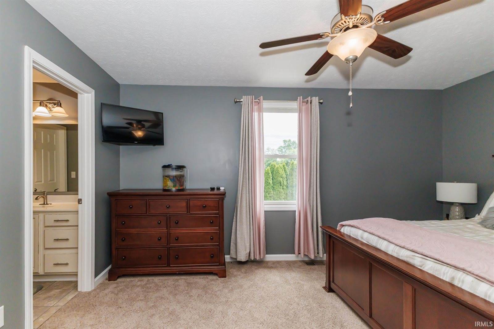 9805 Oak Hammock Drive, Yorktown, IN 47396