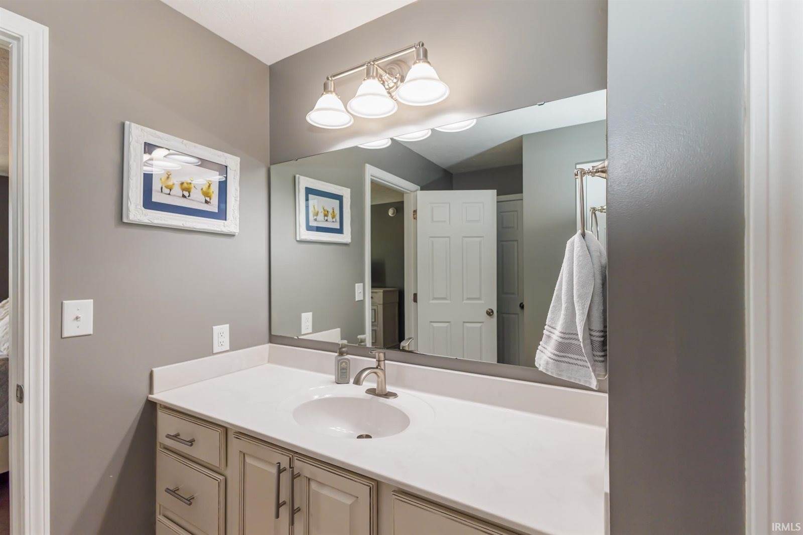 9805 Oak Hammock Drive, Yorktown, IN 47396