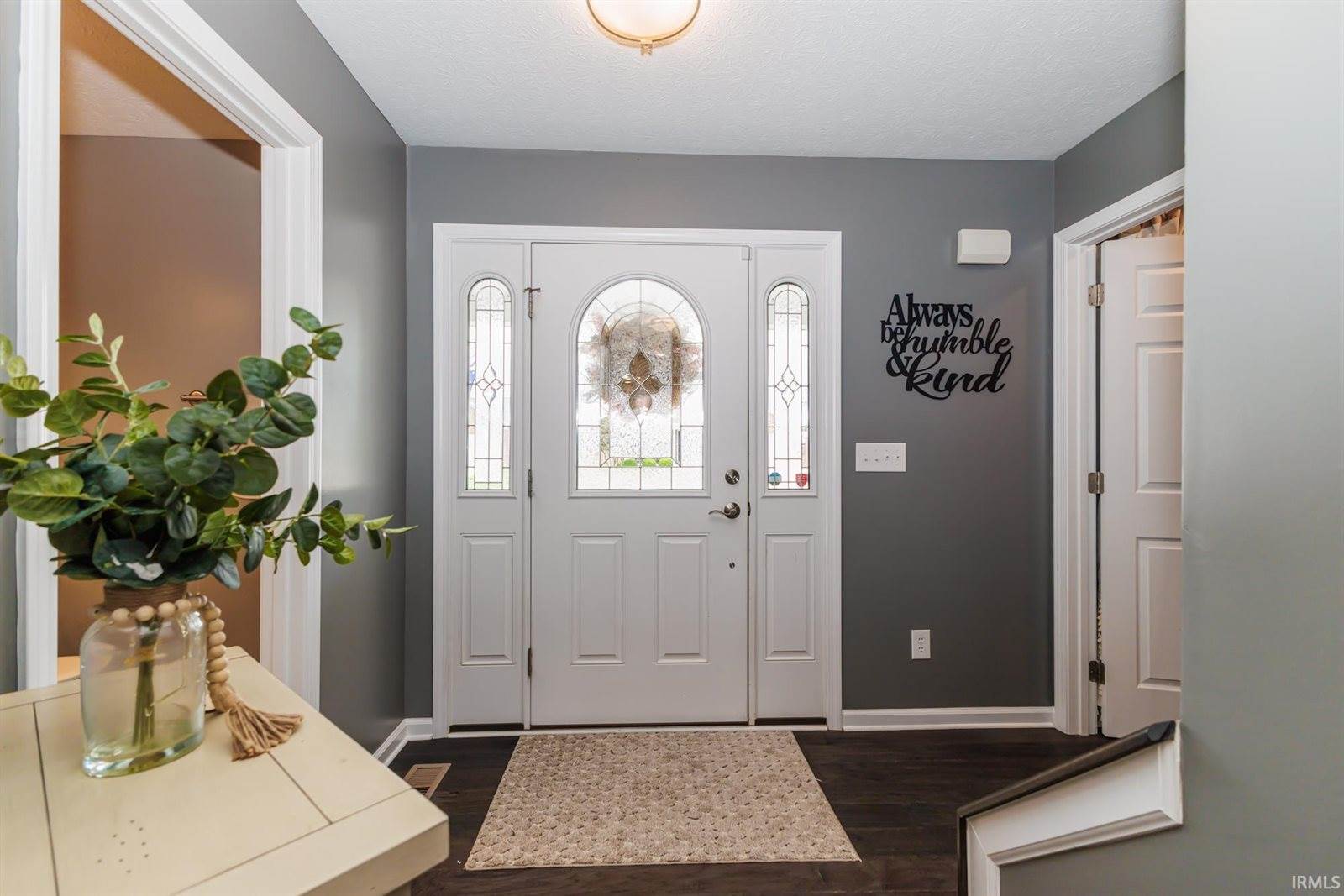 9805 Oak Hammock Drive, Yorktown, IN 47396
