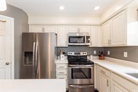 9805 Oak Hammock Drive, Yorktown, IN 47396