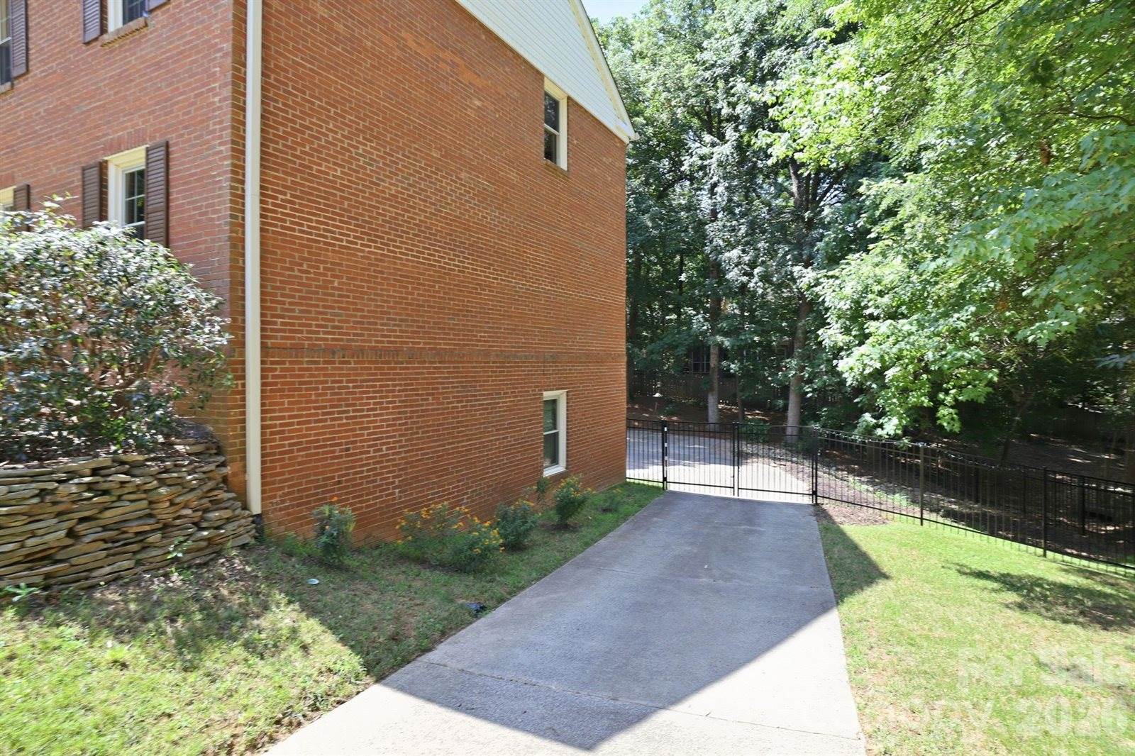 340 Walnut Point Drive, Matthews, NC 28105