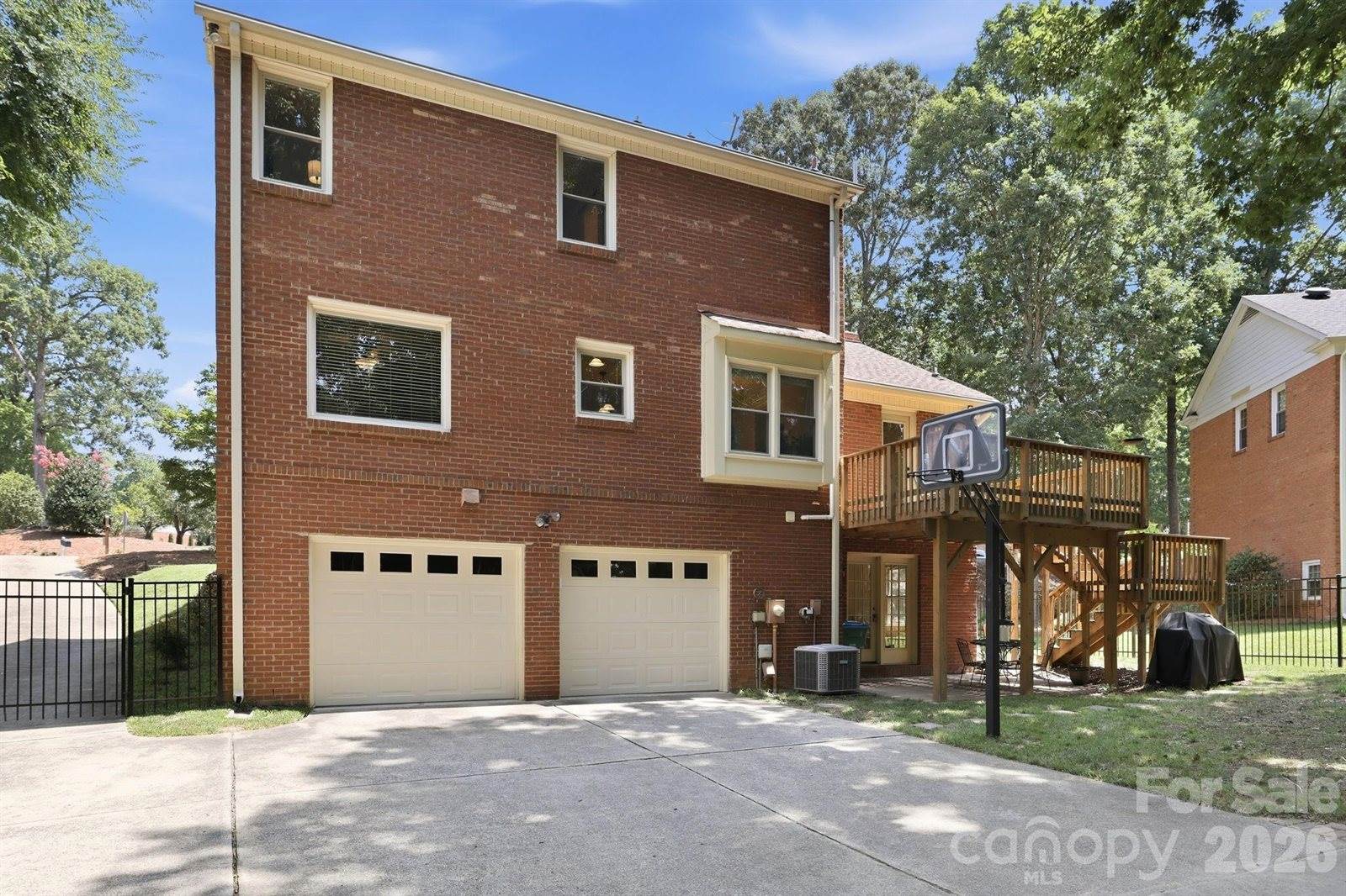 340 Walnut Point Drive, Matthews, NC 28105