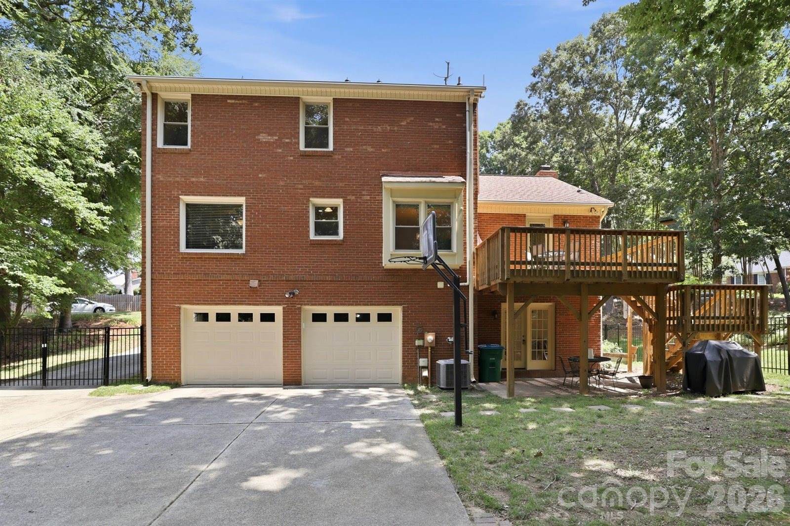 340 Walnut Point Drive, Matthews, NC 28105