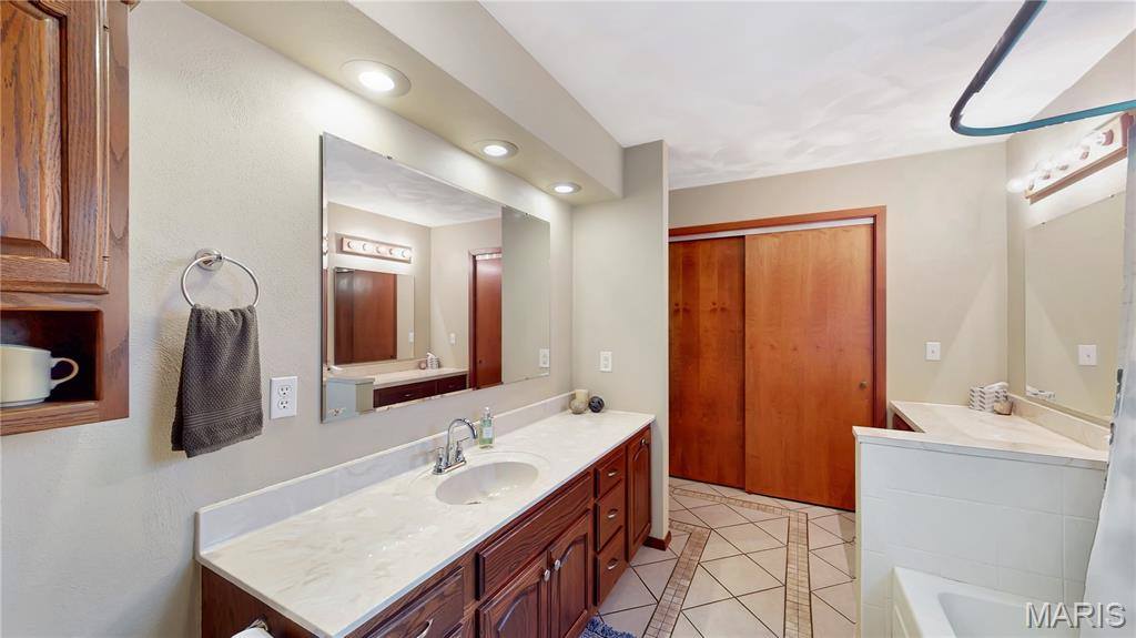 1905 Foster Drive, Belleville, IL 62226