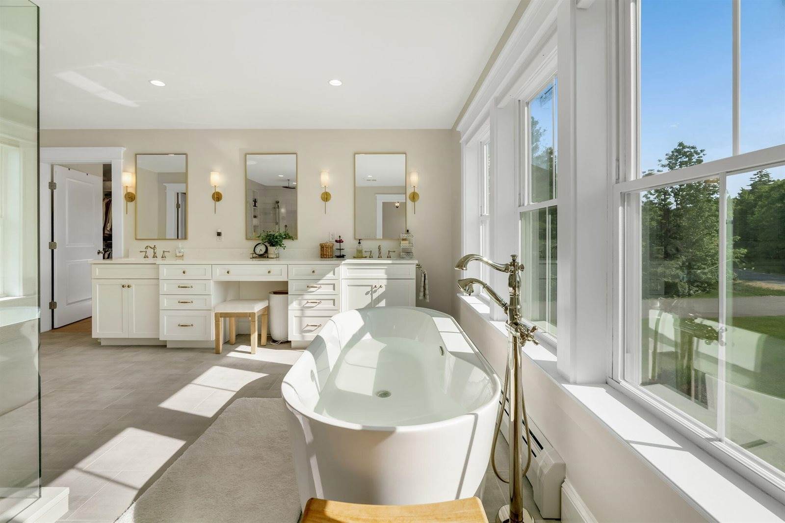 124 Dunton Circle, Hampden, ME 04444
