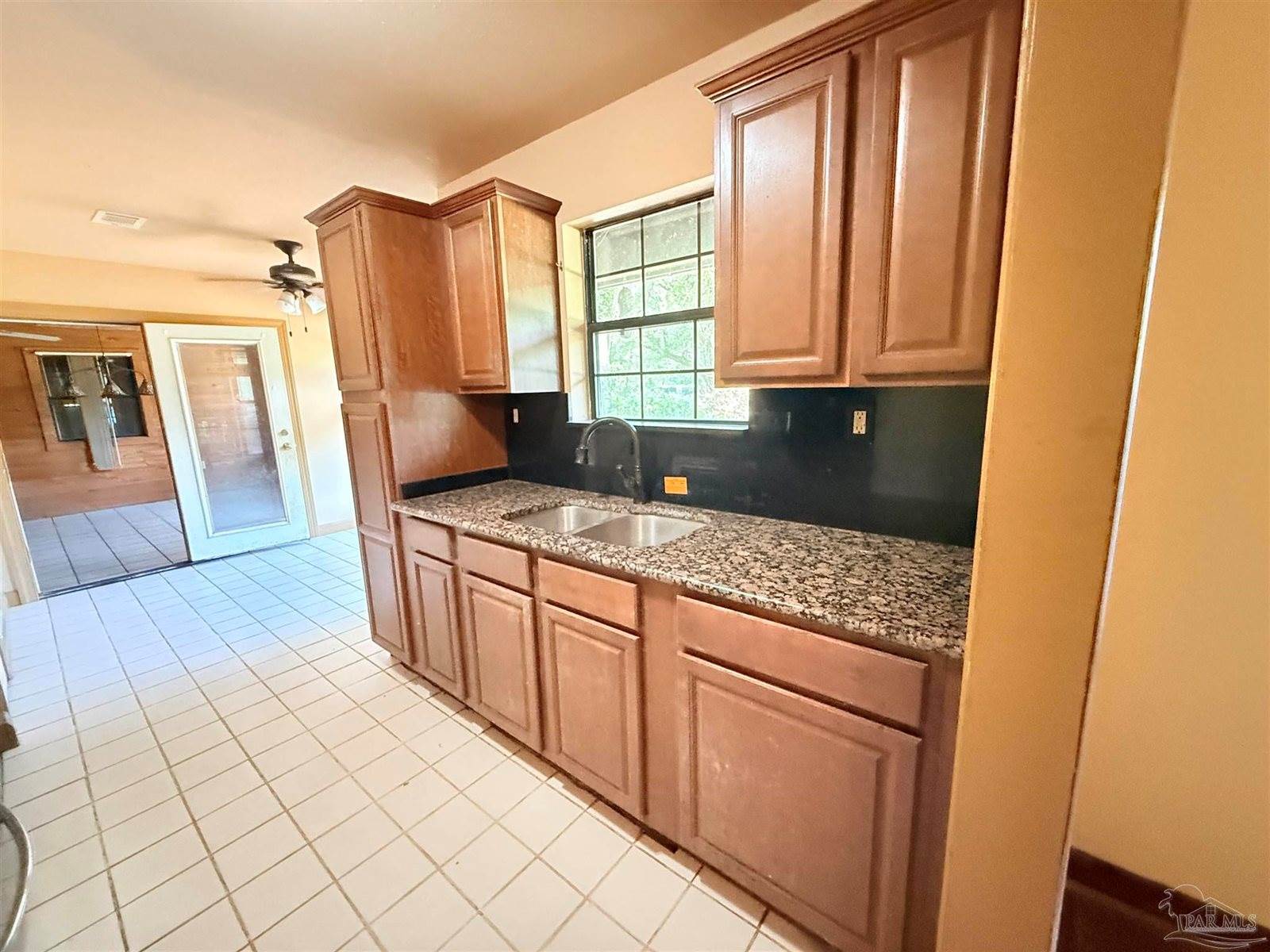 5244 Suwanee St, Milton, FL 32583