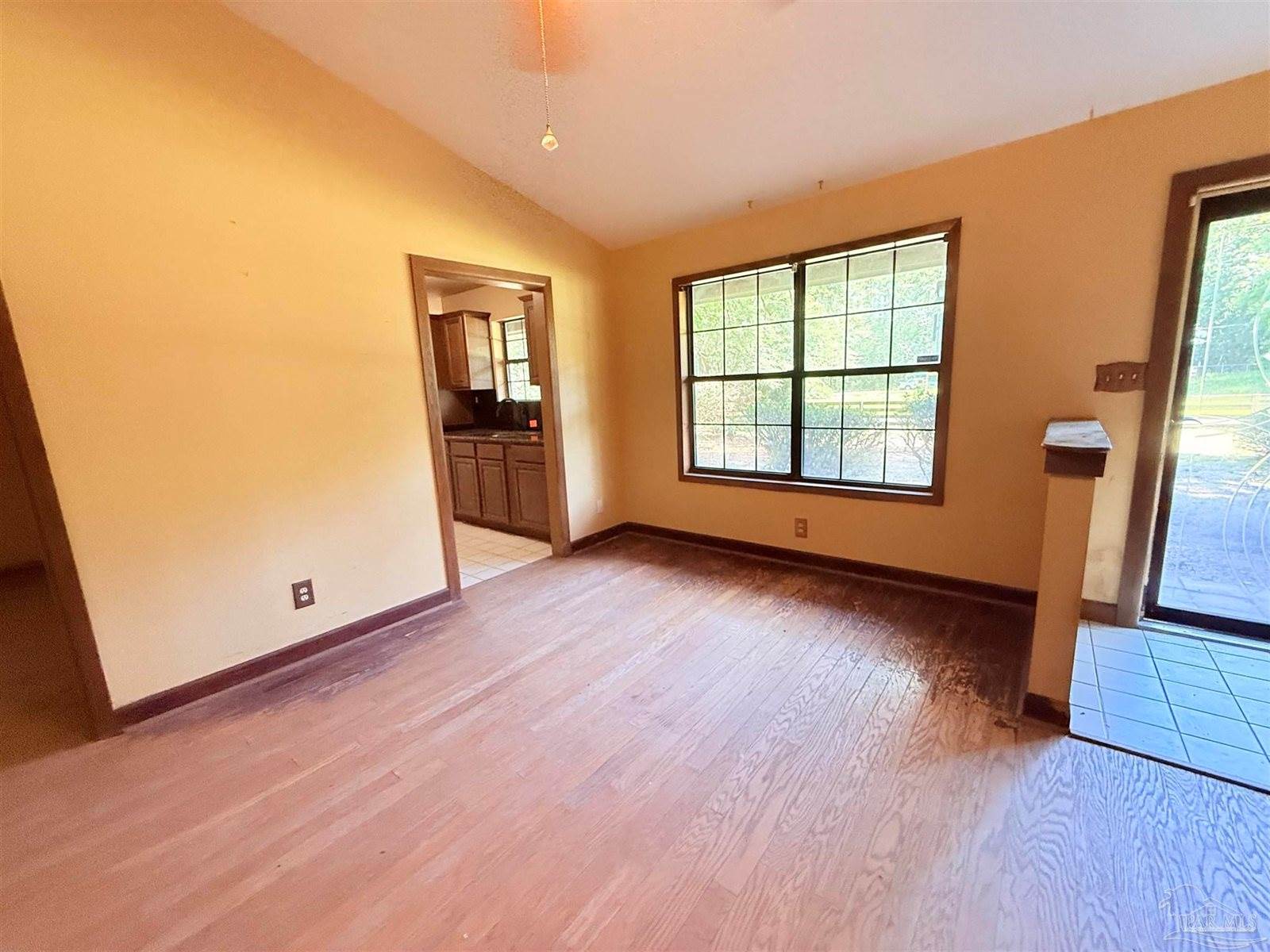 5244 Suwanee St, Milton, FL 32583