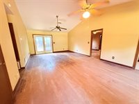 5244 Suwanee St, Milton, FL 32583