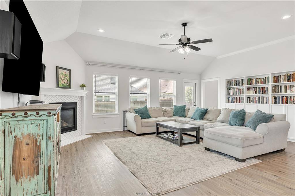 2909 Captain Court, Bryan, TX 77808