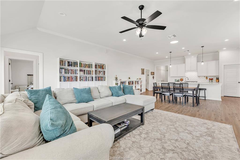 2909 Captain Court, Bryan, TX 77808