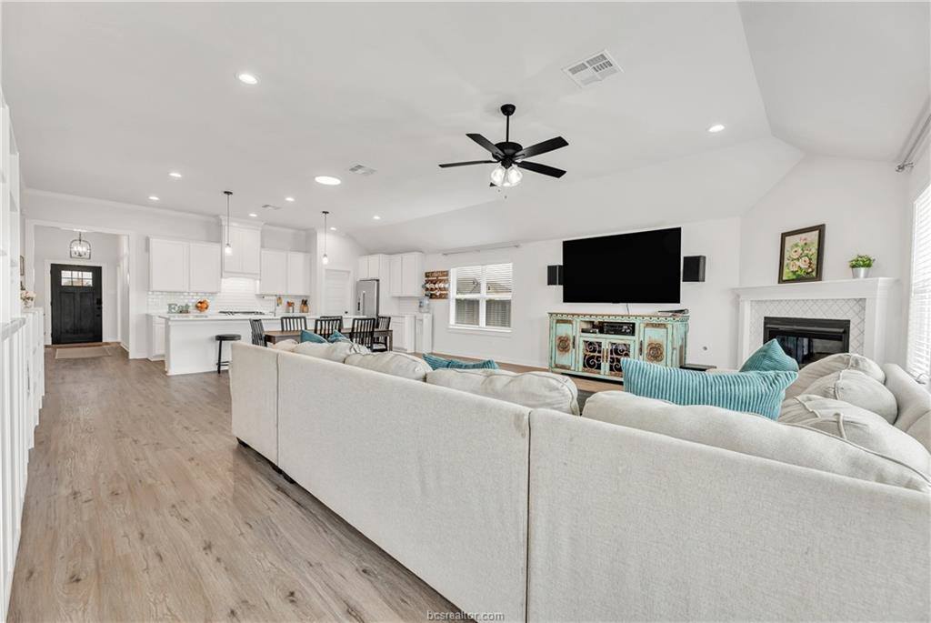 2909 Captain Court, Bryan, TX 77808