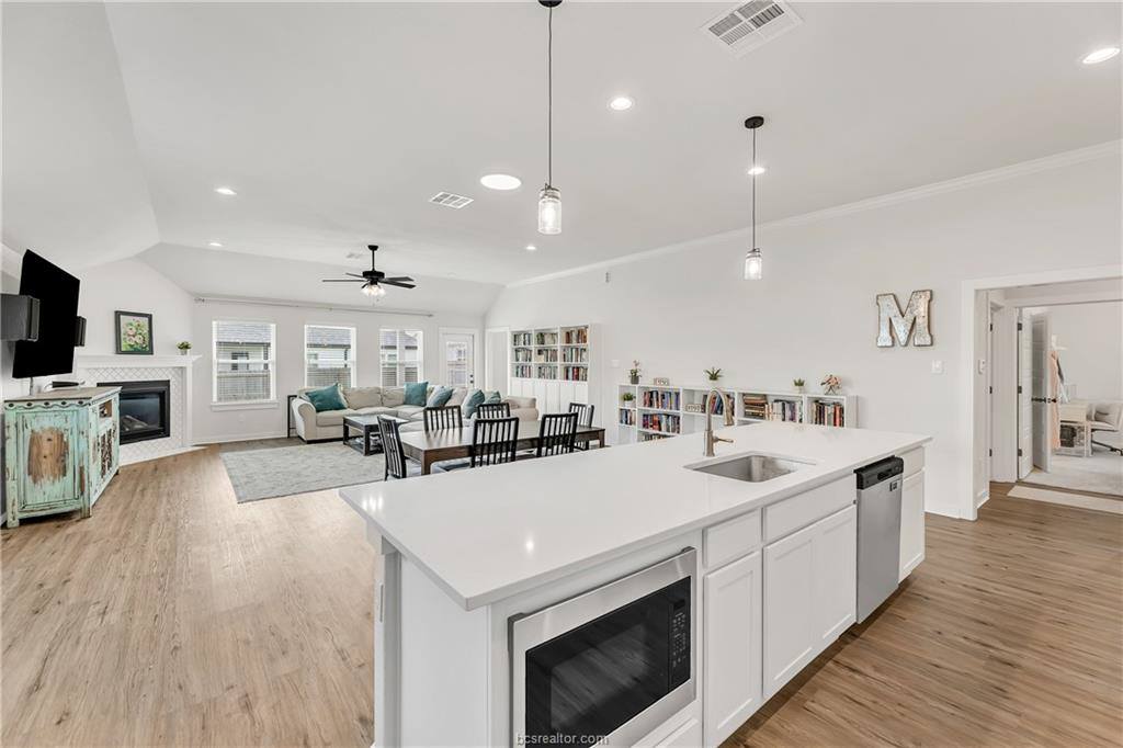 2909 Captain Court, Bryan, TX 77808