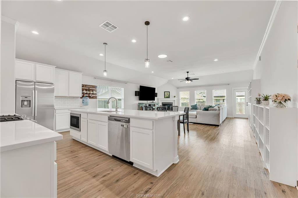 2909 Captain Court, Bryan, TX 77808