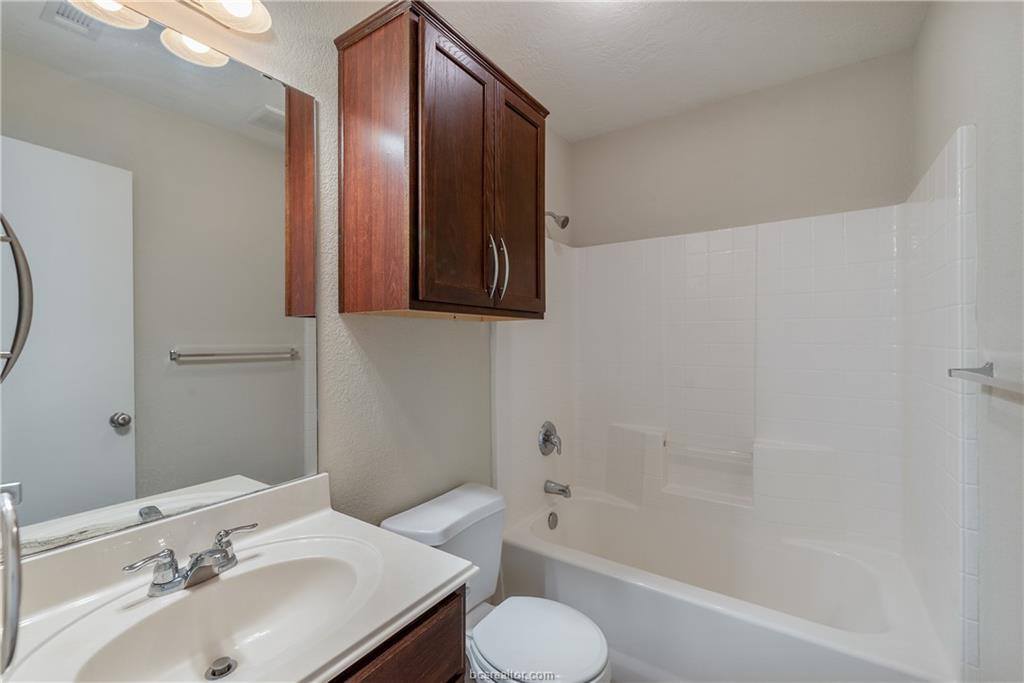 1033 Fallbrook Loop, College Station, TX 77845