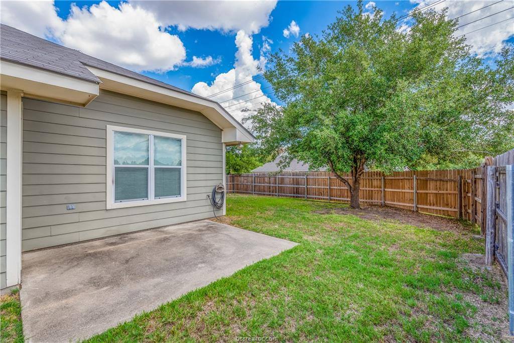 1033 Fallbrook Loop, College Station, TX 77845