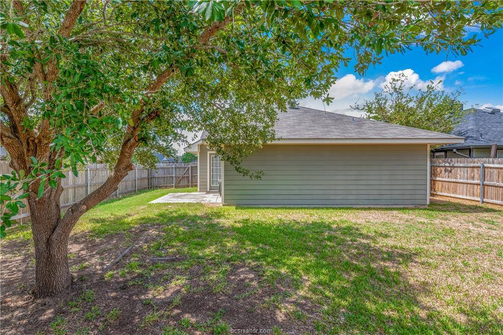 1033 Fallbrook Loop, College Station, TX 77845