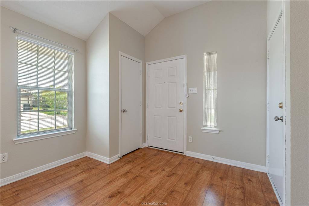 1033 Fallbrook Loop, College Station, TX 77845